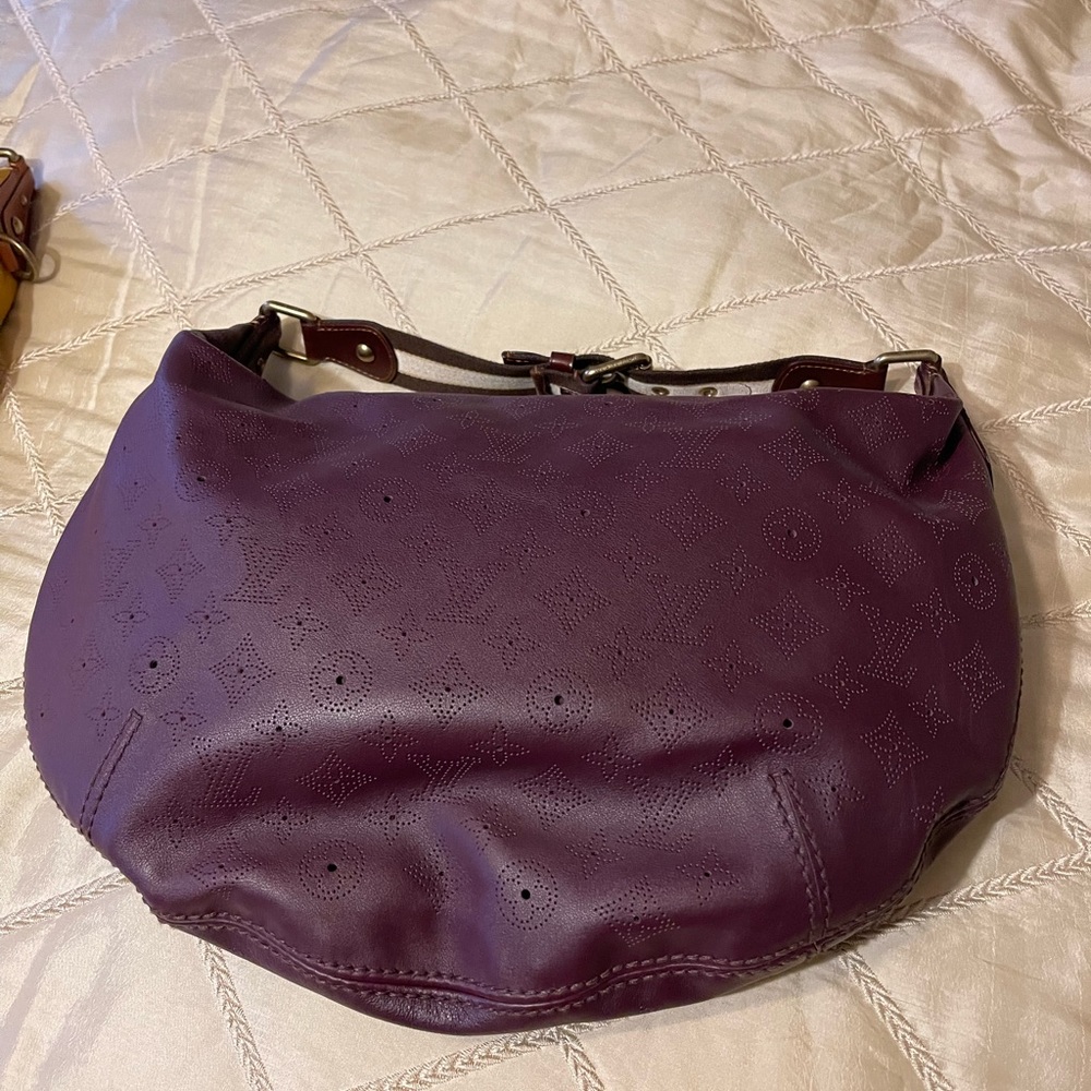 Louis Vuitton Onatah in Aubergine leather